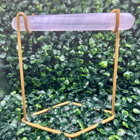 Satin Spar/Selenite Bracelet Charging Stand - Picture 4 of 5